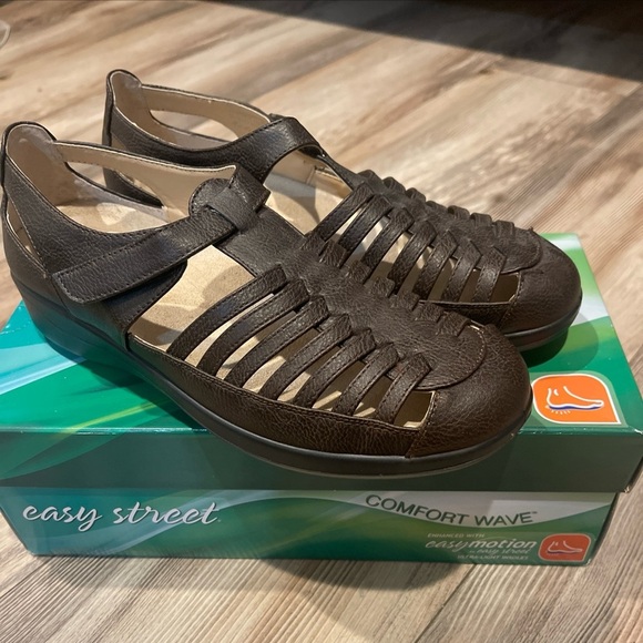 New Easy Street Comfort Wave Womens Size 8 Padded Slip on Ballet Brown Sandals - Picture 1 of 7